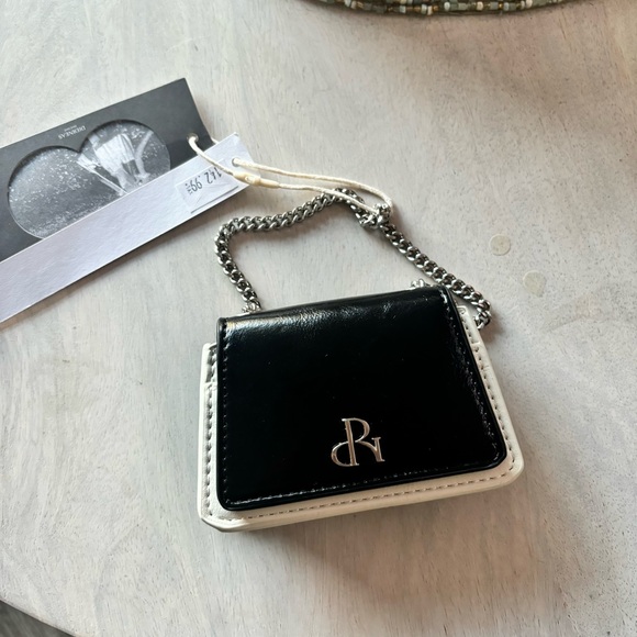 NWT Dierneas Black & Whiter Vegan Leather Micro Bag w/Long Shoulder Chain - Picture 7 of 7